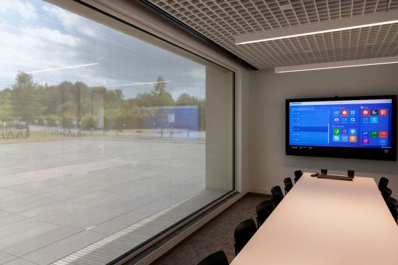Brustor B1200 EInbau-Screens Senkrechtmarkise