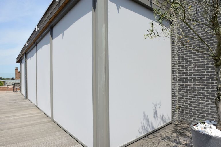 Brustor Screen Eckfenster Senkrechtmarkise