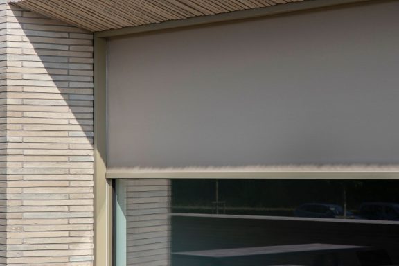 Brustor B1200 EInbau-Screens Senkrechtmarkise Großhandel